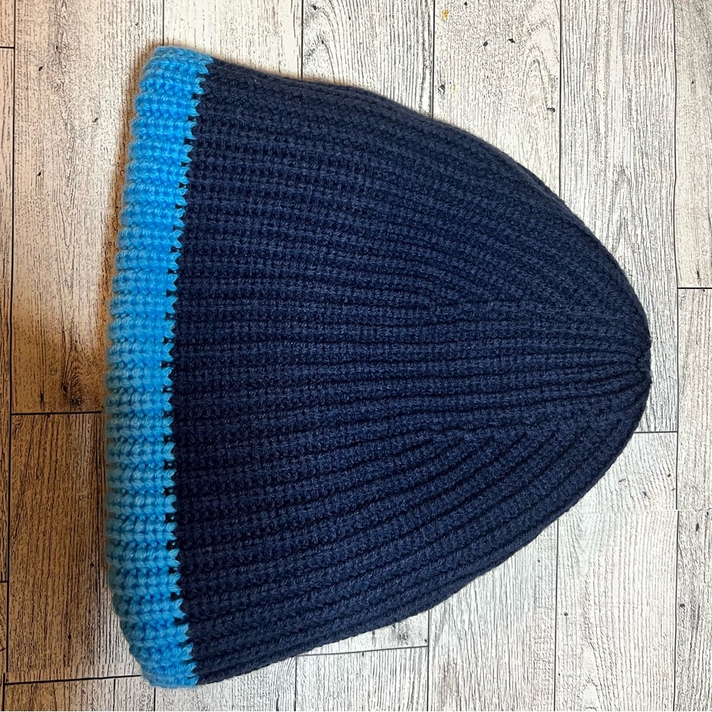 Coach Men’s Lt. Blue/ White/ Navy Blue Knit Beanie with Rubber Patch NWT - Picture 8 of 11
